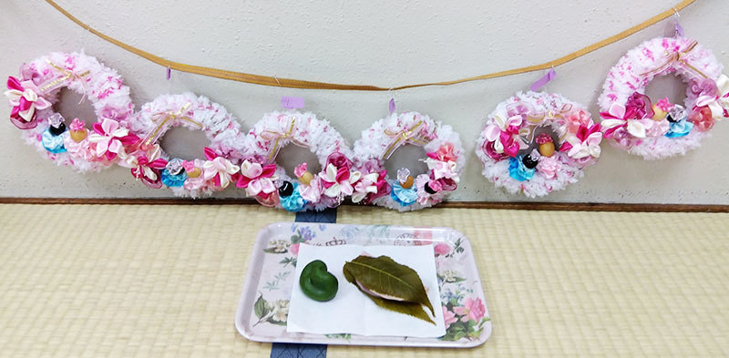 2025年3月の作品と「桜餅」「草餅」の写真です